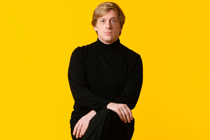 Profeta del vientre, un ventrílocuo en el exilio