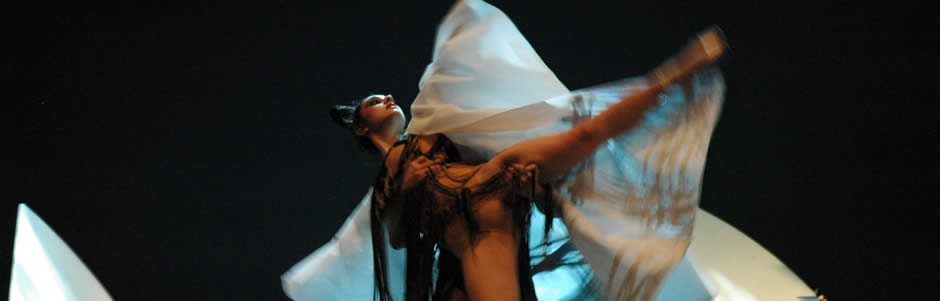 Drag�n, collage surrealista de danza